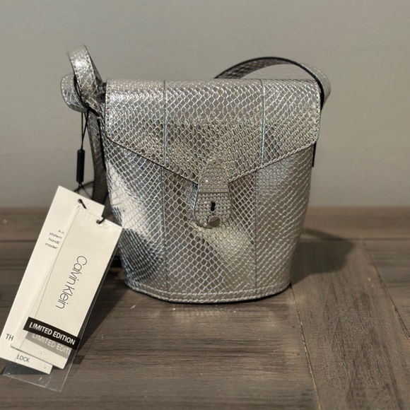 BNWT Calvin Klein Limited Edition Statement Series Silver Lock Bucket Bag - Picture 1 of 10